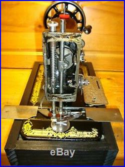 1912 Antique Singer Sewing Machine Model 28 Victorian , Hand Crank, Serviced