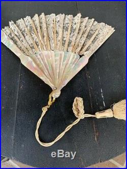 Antique Victorian Mother Of Pearl Chantilly Lace Hand Fan