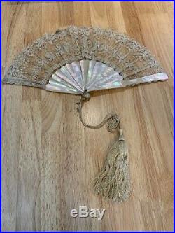 Antique Victorian Mother Of Pearl Chantilly Lace Hand Fan