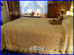 Antique Vintage Hand Crocheted Cotton Bed Coverlet Bedspread Floweretts 72x85