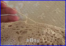 Antique Vintage Hand Crocheted Cotton Bed Coverlet Bedspread Floweretts 72x85