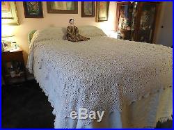Antique Vintage Hand Crocheted Cotton Bed Coverlet Bedspread Floweretts 72x85
