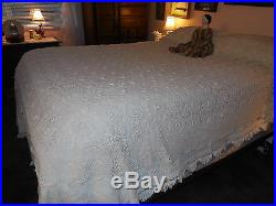 Antique Vintage Hand Crocheted Cotton Bed Coverlet Bedspread Floweretts 72x85