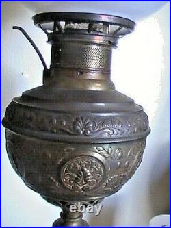 ORNATE VICTORIAN TALL 1890s ANTIQUE BRASS HAND PAINTED PEDESTAL OIL LAMP